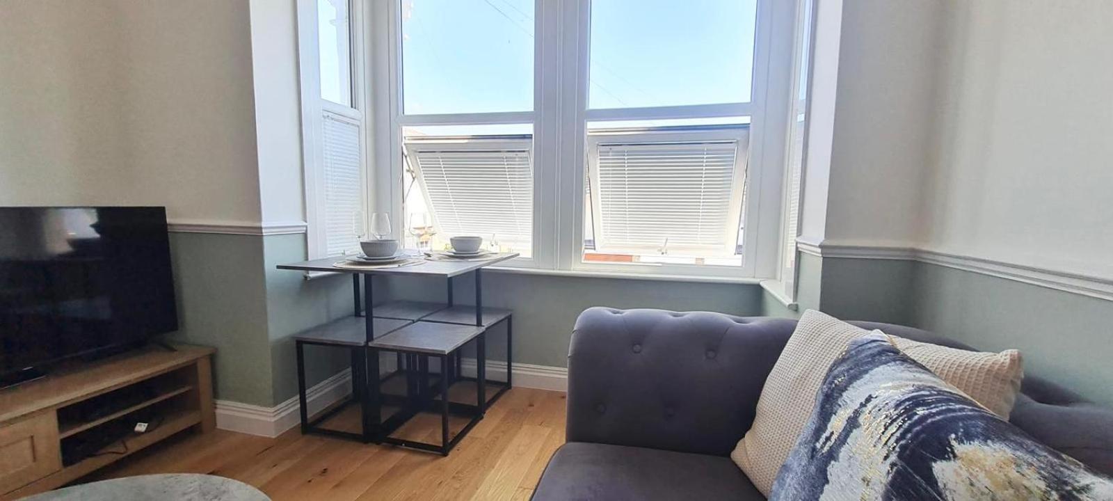 Westcliff-On-Sea Modern 2 Bedroom Apartment - Free Parking Southend-on-Sea Zewnętrze zdjęcie