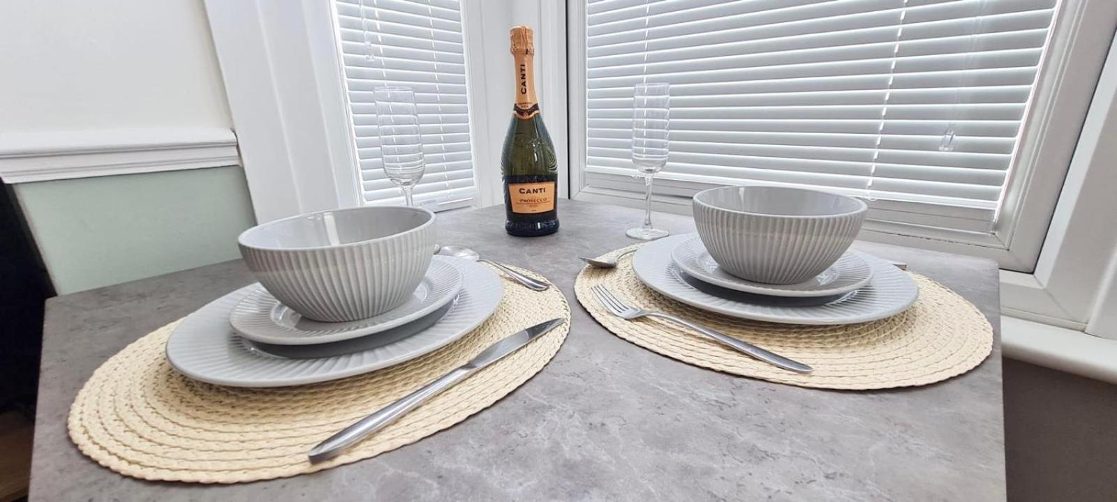 Westcliff-On-Sea Modern 2 Bedroom Apartment - Free Parking Southend-on-Sea Zewnętrze zdjęcie