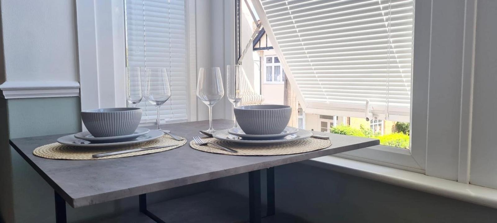 Westcliff-On-Sea Modern 2 Bedroom Apartment - Free Parking Southend-on-Sea Zewnętrze zdjęcie