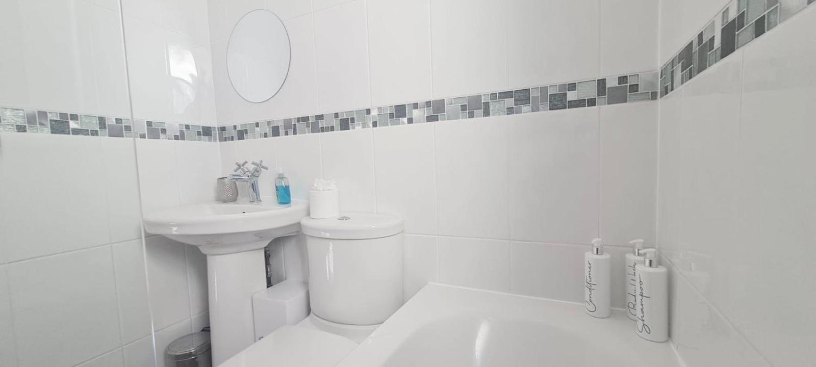 Westcliff-On-Sea Modern 2 Bedroom Apartment - Free Parking Southend-on-Sea Zewnętrze zdjęcie