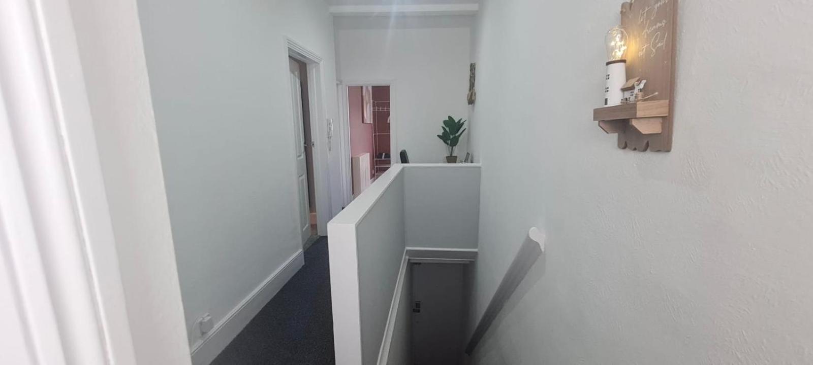 Westcliff-On-Sea Modern 2 Bedroom Apartment - Free Parking Southend-on-Sea Zewnętrze zdjęcie