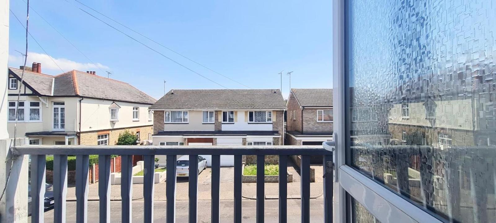 Westcliff-On-Sea Modern 2 Bedroom Apartment - Free Parking Southend-on-Sea Zewnętrze zdjęcie