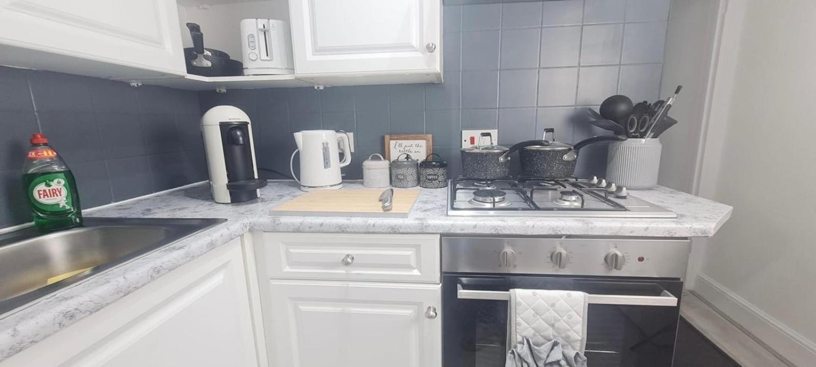 Westcliff-On-Sea Modern 2 Bedroom Apartment - Free Parking Southend-on-Sea Zewnętrze zdjęcie