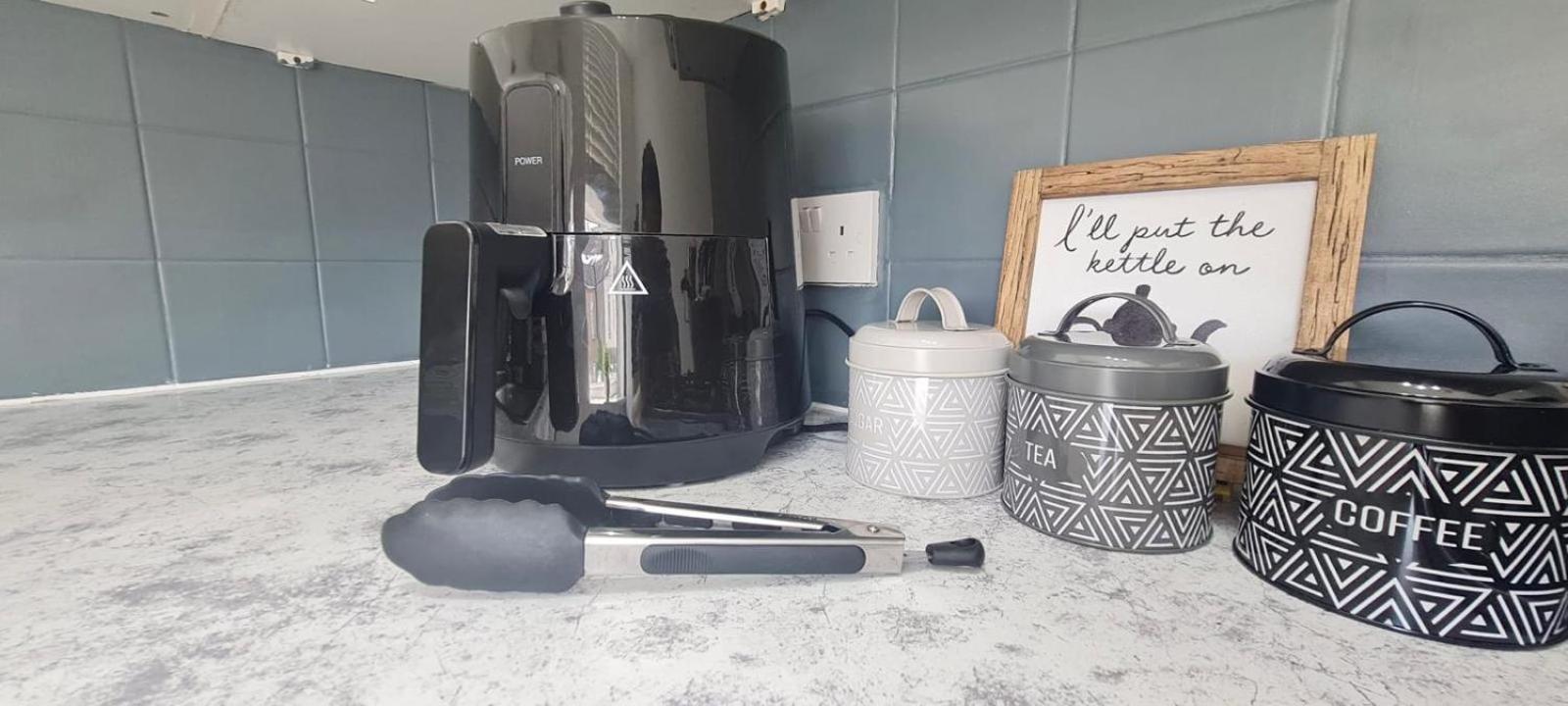 Westcliff-On-Sea Modern 2 Bedroom Apartment - Free Parking Southend-on-Sea Zewnętrze zdjęcie