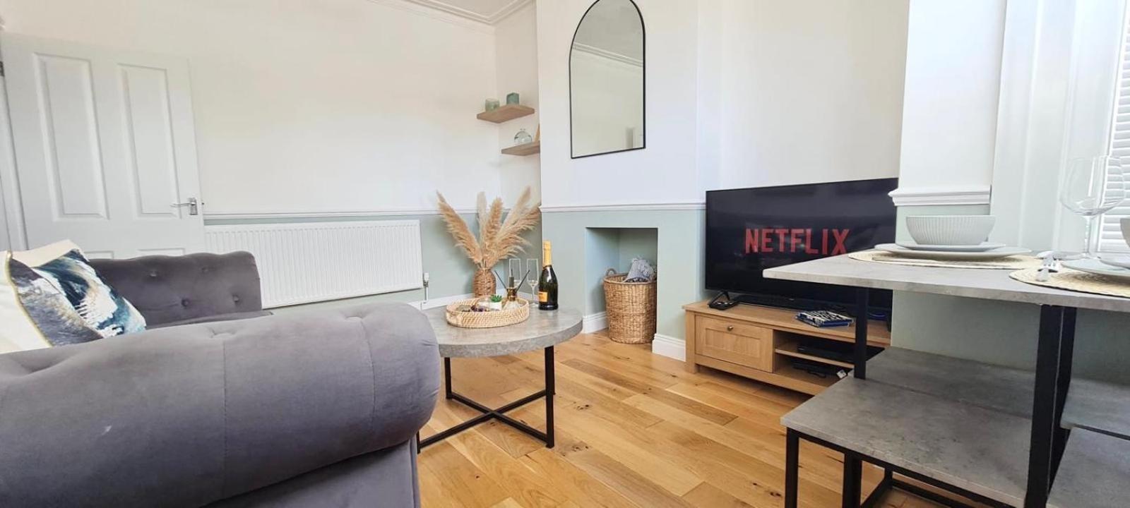 Westcliff-On-Sea Modern 2 Bedroom Apartment - Free Parking Southend-on-Sea Zewnętrze zdjęcie