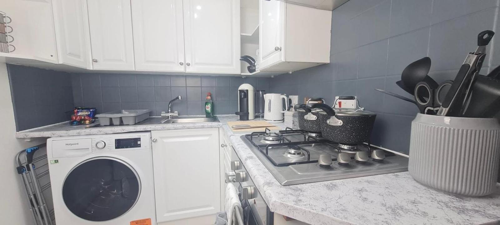 Westcliff-On-Sea Modern 2 Bedroom Apartment - Free Parking Southend-on-Sea Zewnętrze zdjęcie