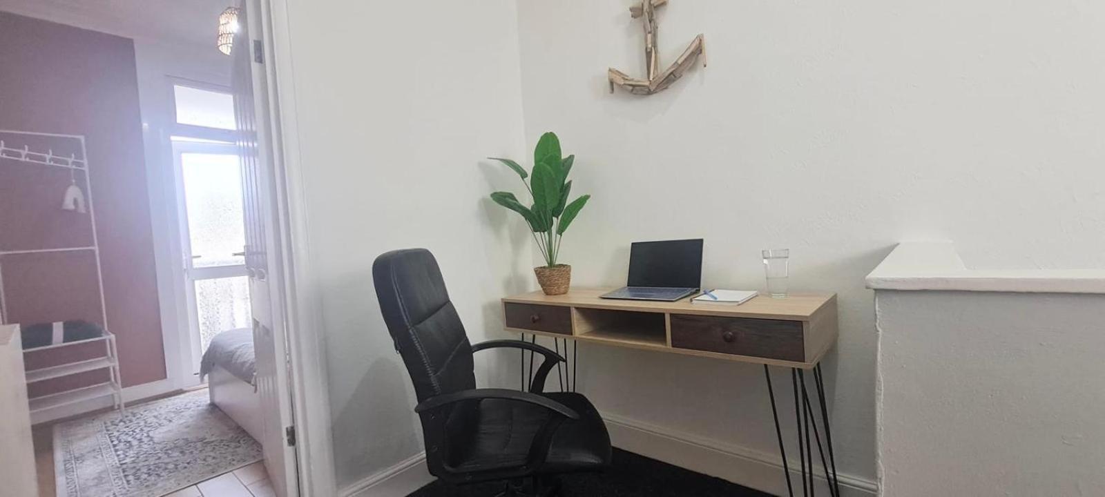 Westcliff-On-Sea Modern 2 Bedroom Apartment - Free Parking Southend-on-Sea Zewnętrze zdjęcie