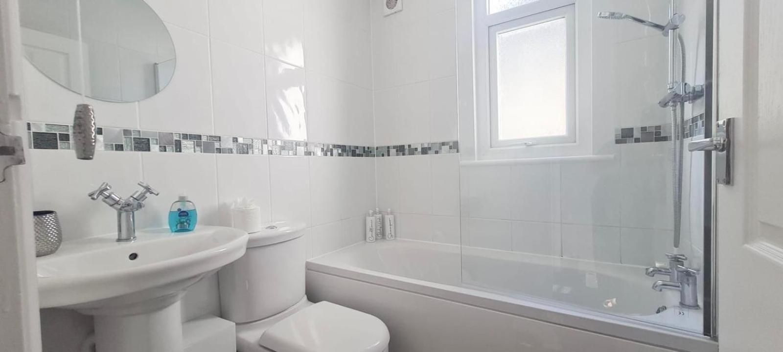 Westcliff-On-Sea Modern 2 Bedroom Apartment - Free Parking Southend-on-Sea Zewnętrze zdjęcie