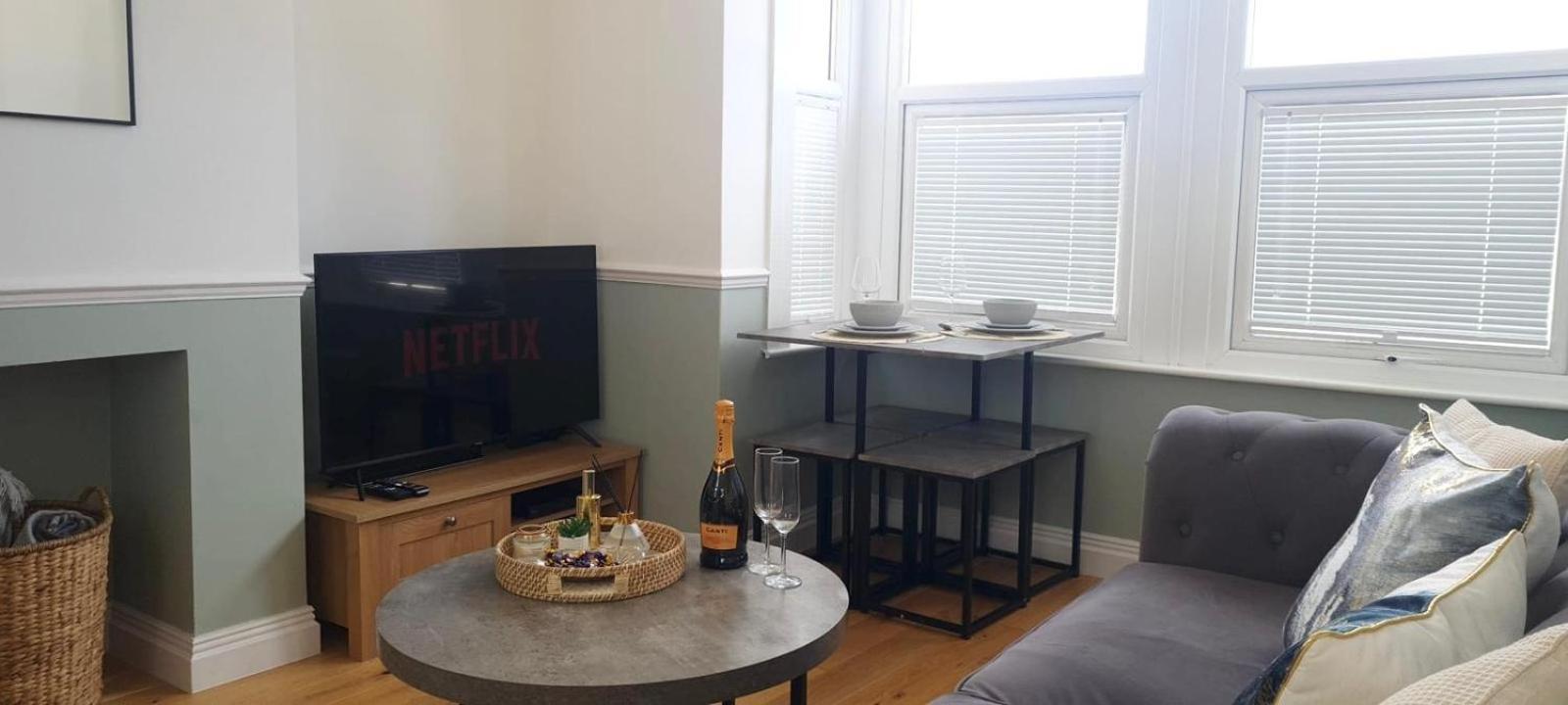 Westcliff-On-Sea Modern 2 Bedroom Apartment - Free Parking Southend-on-Sea Zewnętrze zdjęcie