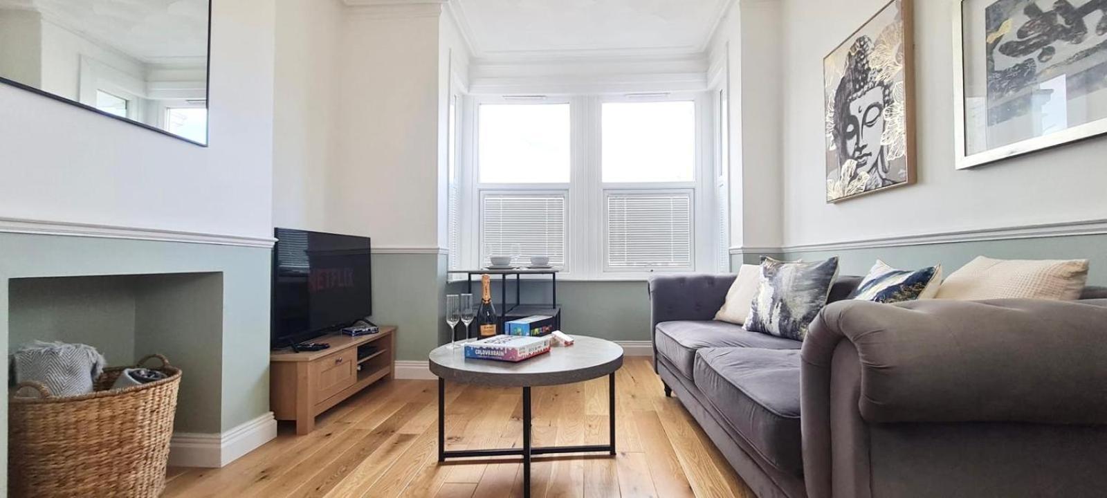 Westcliff-On-Sea Modern 2 Bedroom Apartment - Free Parking Southend-on-Sea Zewnętrze zdjęcie