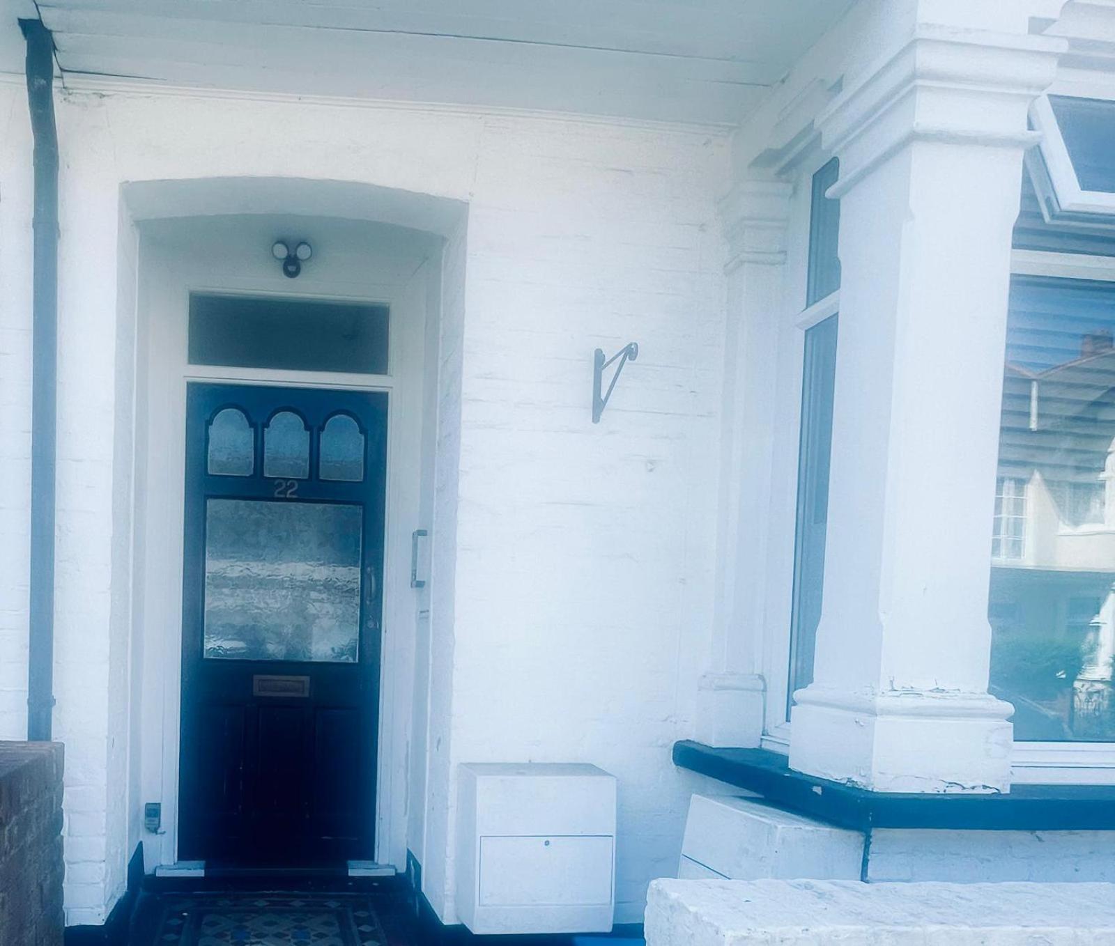Westcliff-On-Sea Modern 2 Bedroom Apartment - Free Parking Southend-on-Sea Zewnętrze zdjęcie