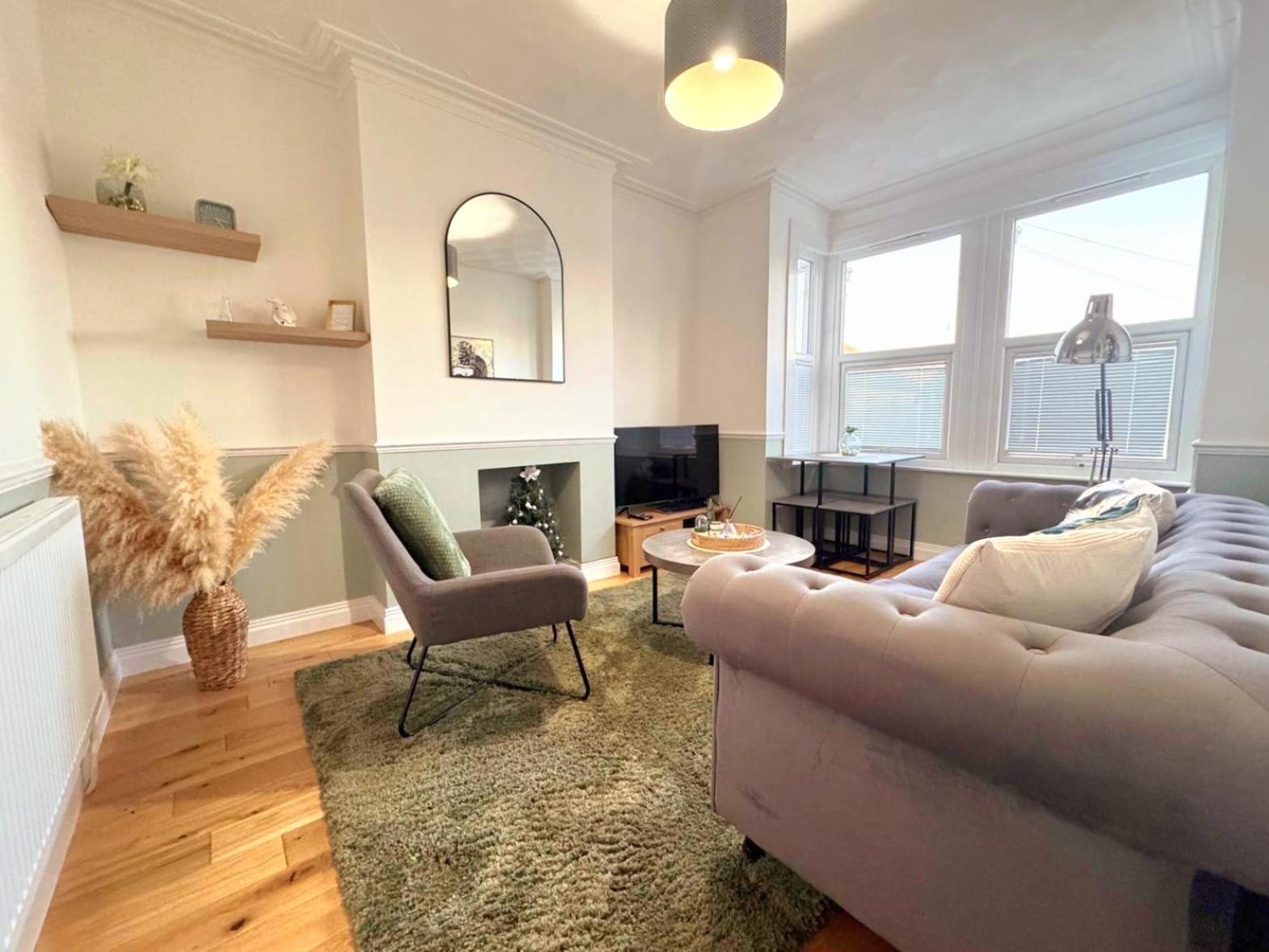 Westcliff-On-Sea Modern 2 Bedroom Apartment - Free Parking Southend-on-Sea Zewnętrze zdjęcie