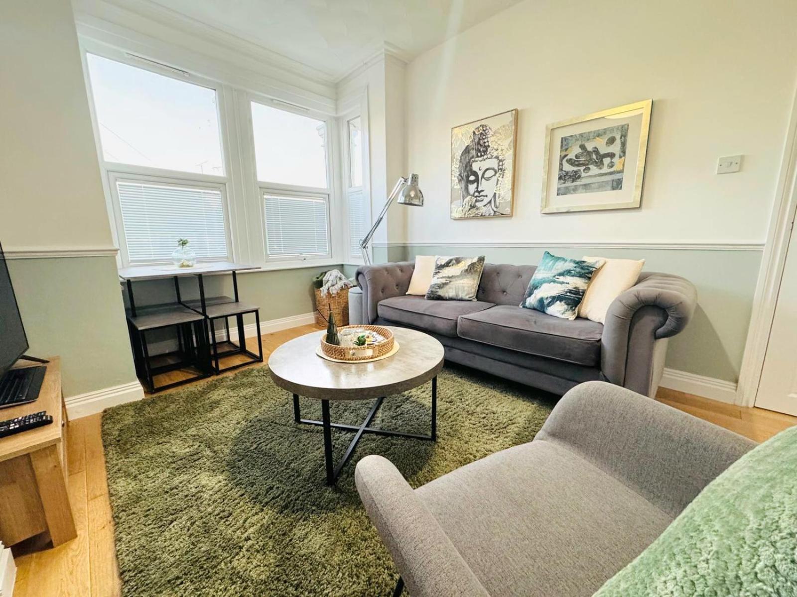 Westcliff-On-Sea Modern 2 Bedroom Apartment - Free Parking Southend-on-Sea Zewnętrze zdjęcie